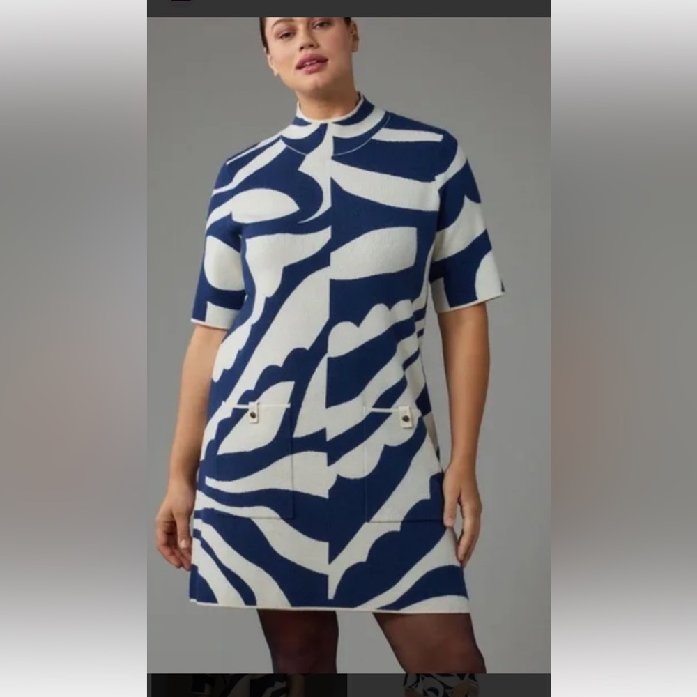 Anthropologie Navy and White Abstract Short Sleeve Top